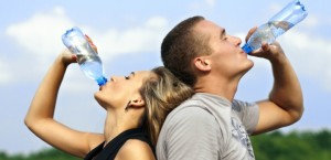 5 Cara Untuk Menahan Lapar Saat Diet Diet Dengan Minum Air Putih Turunkan Berat Badan Anda Hanya Dengan Air Putih 300x145 5 Cara Untuk Menahan Lapar Saat Diet
